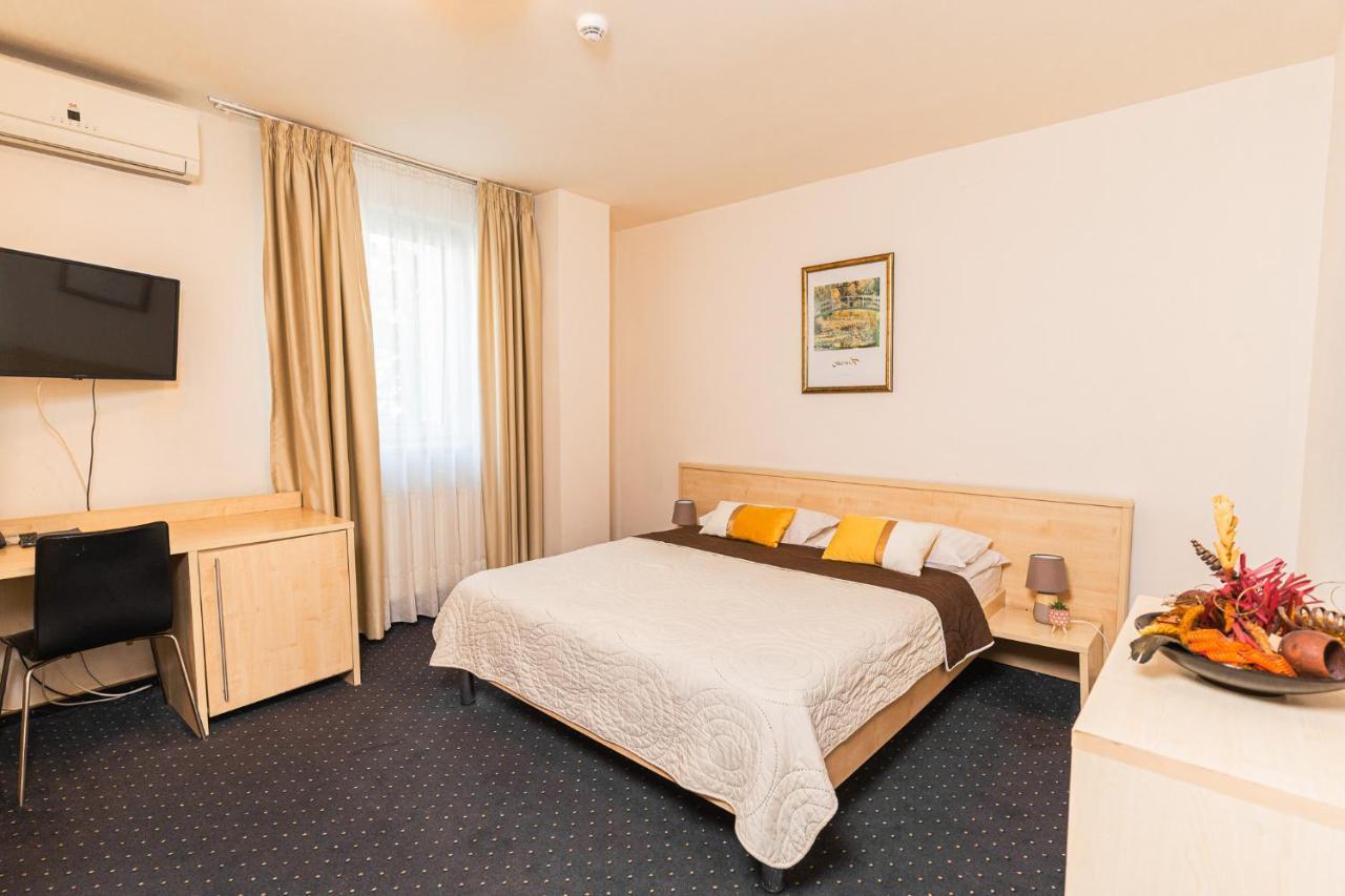 Hotel Pacific Timisoara Luaran gambar